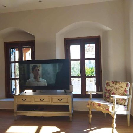 Tsolakis Luxury House Villa Leonidio Bagian luar foto