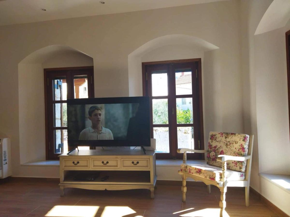 Tsolakis Luxury House Villa Leonidio Bagian luar foto